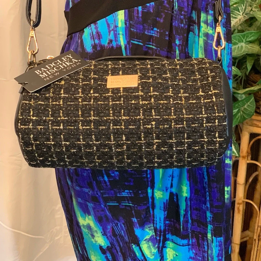Badgley Mischka Black and Gold Elegant Tweed Barrel Bag - Picture 3 of 9